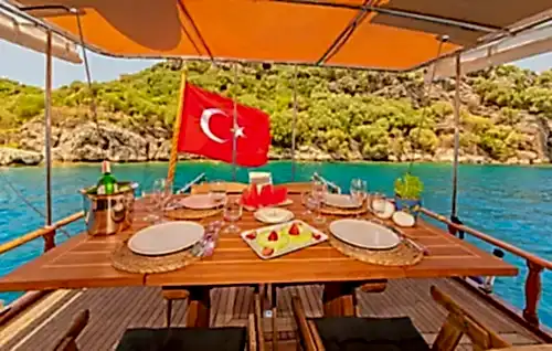 Marmaris’in Gizli Koylarını Keşfedin: Konforlu ve Şık Tekne Deneyimi