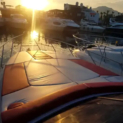 Marmaris’in Mavi Sularında 8 Kişilik Ekonomik Yat Turu