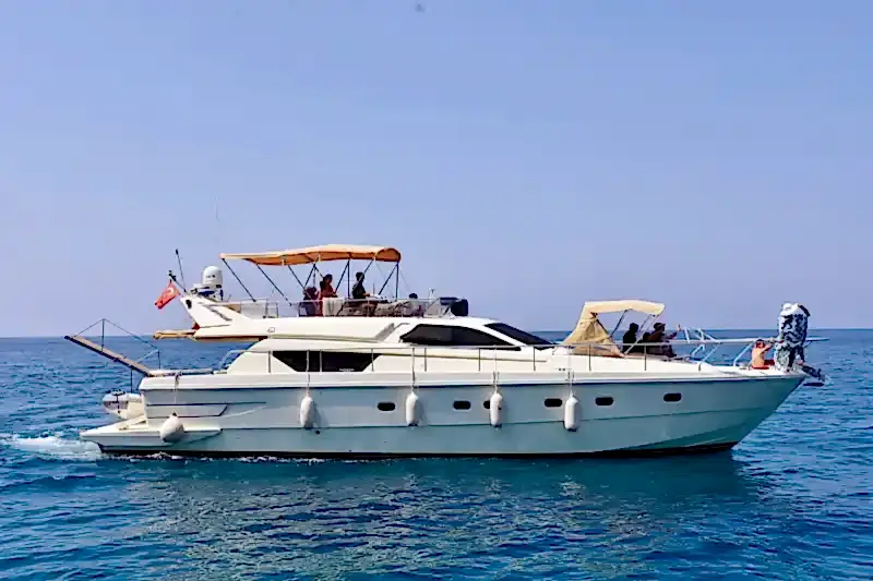 Alanya'da 3 Kabinli, 6 Kişilik Konforlu Motoryat ile Mavi Yolculuk